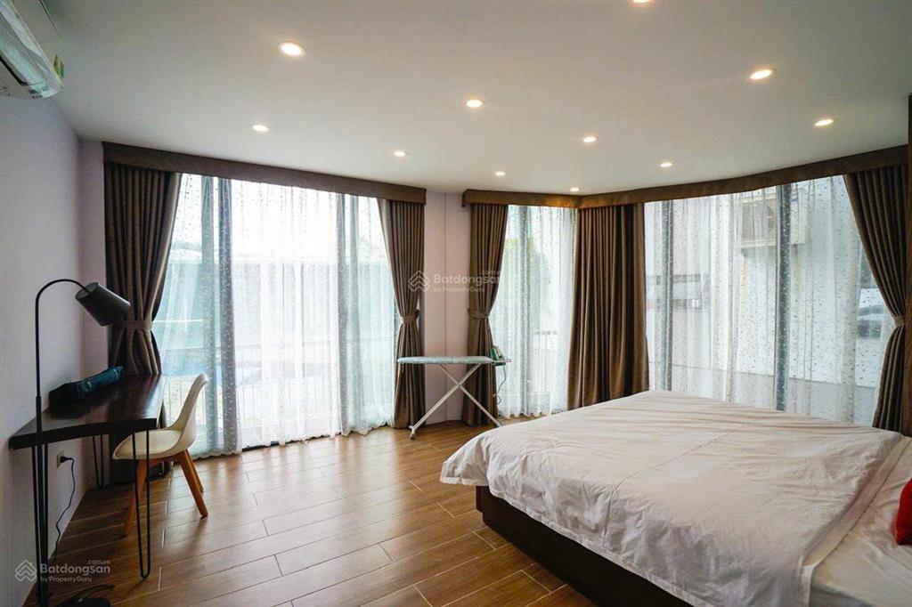 Cần bán tòa nhà 7 tầng,lô góc, có chỗ đỗ oto, gần chợ ngọc thụy, kinh doanh homestay, 2 lối đi vào