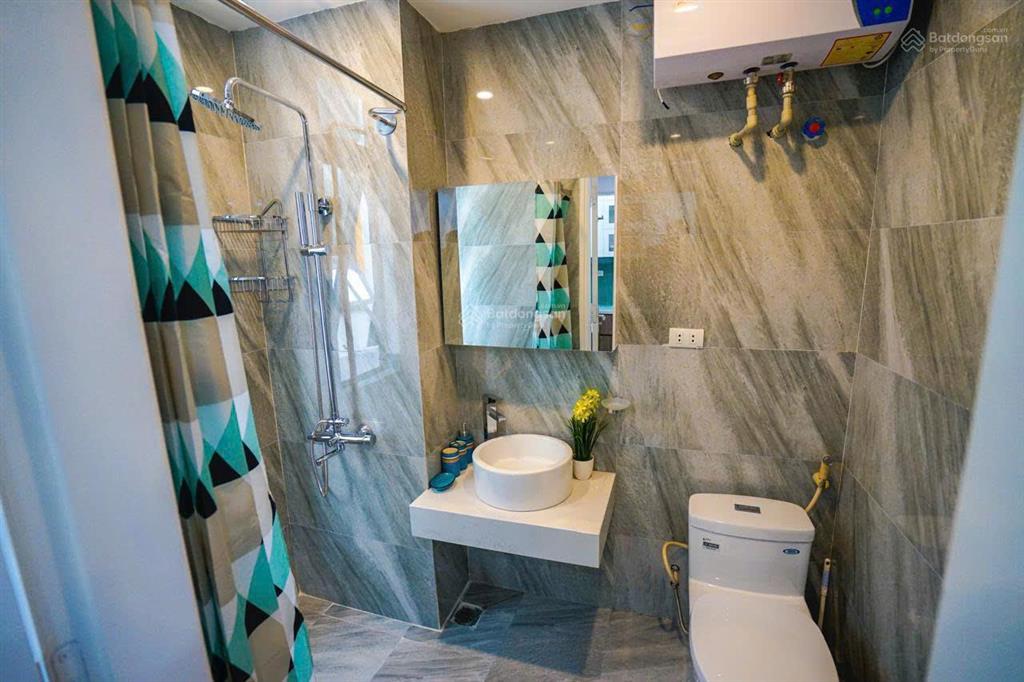 Cần bán tòa nhà 7 tầng,lô góc, có chỗ đỗ oto, gần chợ ngọc thụy, kinh doanh homestay, 2 lối đi vào