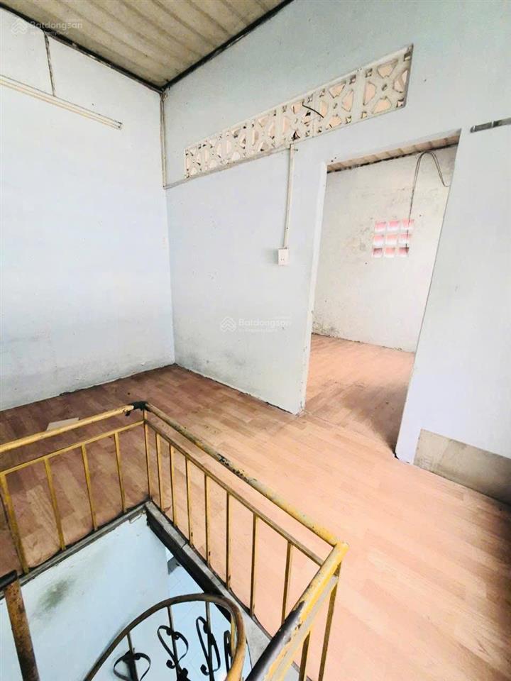 2,7 tỷ  có ngay nhà 2 tầng  dts 37m2  tống văn hên  p. 15  tân bình