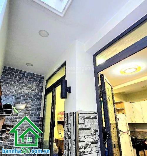 Chỉ 2,85 tỷ nhà 2 tầng ô tô đỗ sát nhà gần nhà thờ tân hương  dtsd 42m2