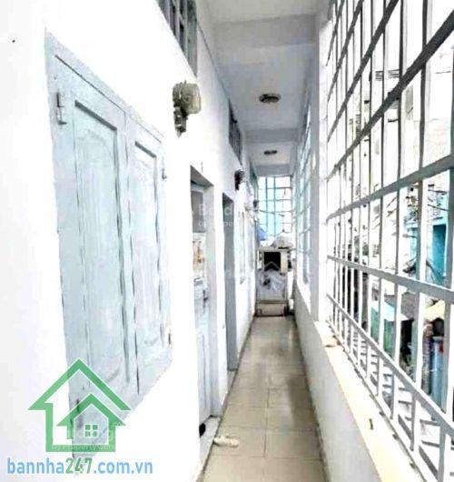 Căn hộ dịch vụ chỉ 7,5 tỷ lô góc 80m2 10 phòng dòng tiền 20 tr/th hẻm 7m thông hương lộ