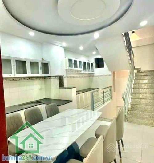 Chỉ 7,5 tỷ  đường 5m xe tải đỗ cửa gần ubnd quận tân phú  64m2 4 tầng góc 2 mặt tiền