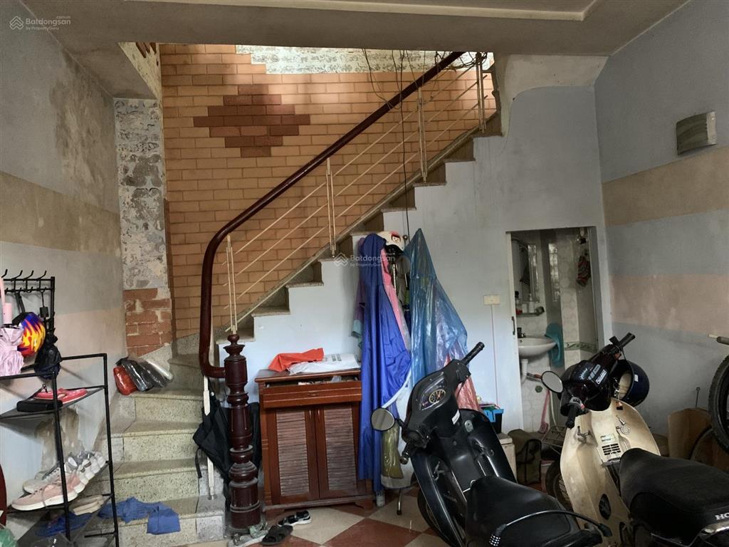 Nhà riêng phố quan nhân sầm uất không quy hoạch