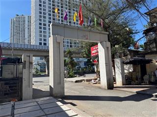 Tập thể tầng 1  kinh doanh  ô tô đỗ gần  hàng xóm royal city. giá 3,1 tỷ