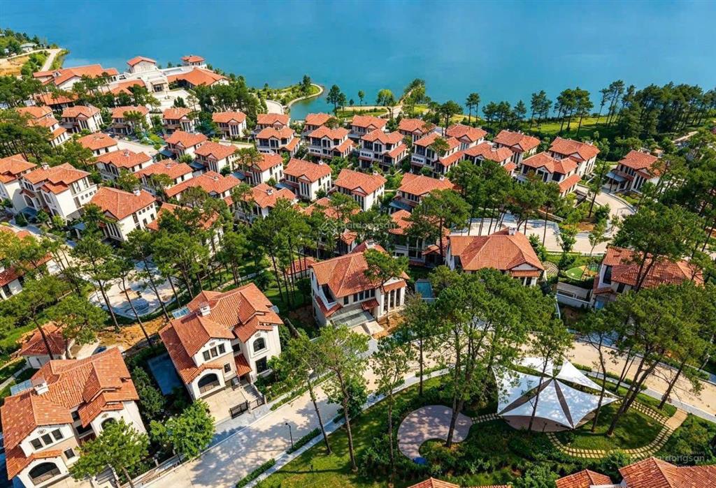Hiếm có 1 căn đơn lập 27 tỷ có bể bơi, công viên cạnh nhà, sẵn nhà nhận ngay.