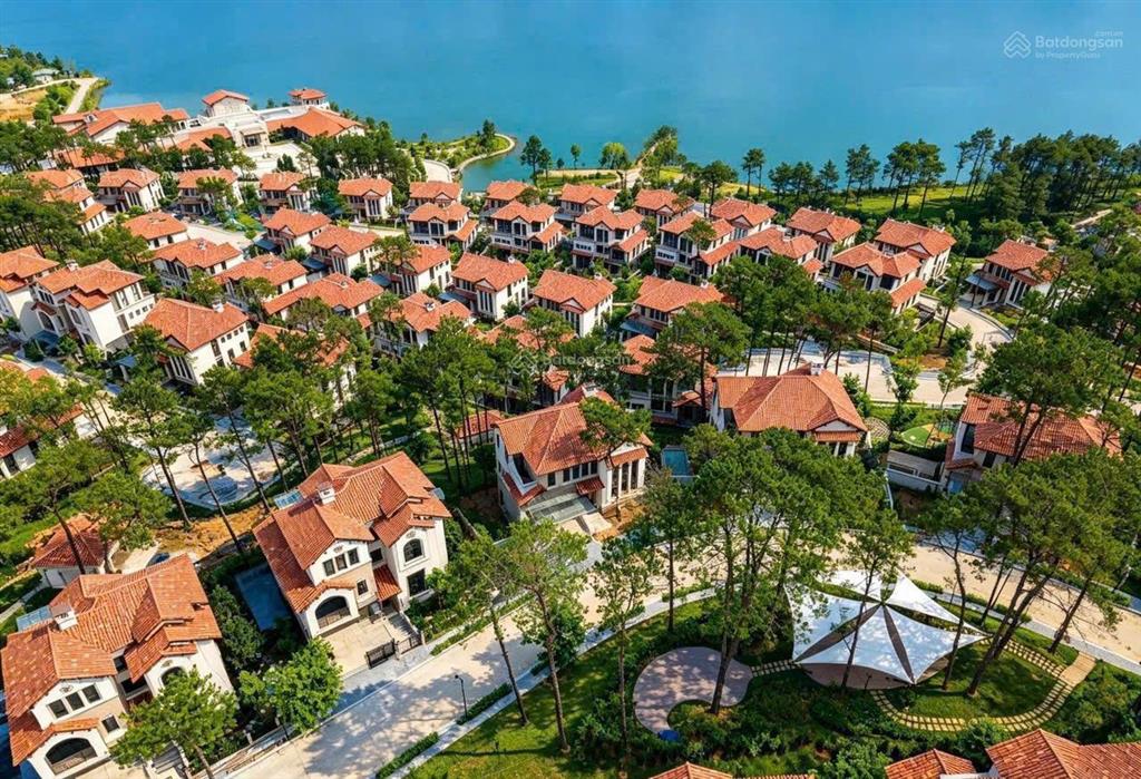 Tặng voucher 1 tỷ trừ vào giá, view hồ và vườn hoa, dt sử dụng 360m2