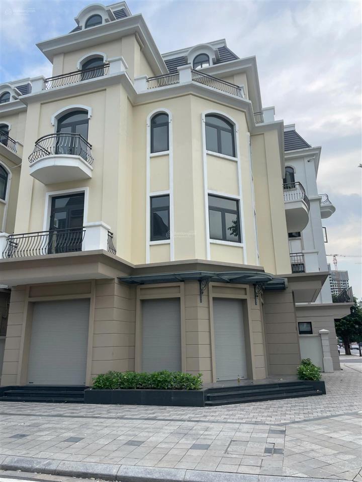 Gia đình muốn định cư nước ngoài cần bán gấp căn biệt thự 3 mặt tiền cắt lỗ 9 tỷ so với giá lúc mua