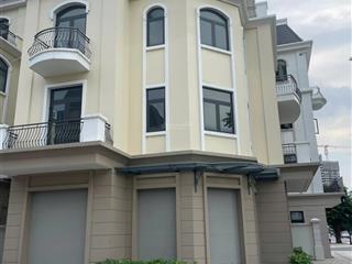 Gia đình muốn định cư nước ngoài cần bán gấp căn biệt thự 3 mặt tiền cắt lỗ 9 tỷ so với giá lúc mua