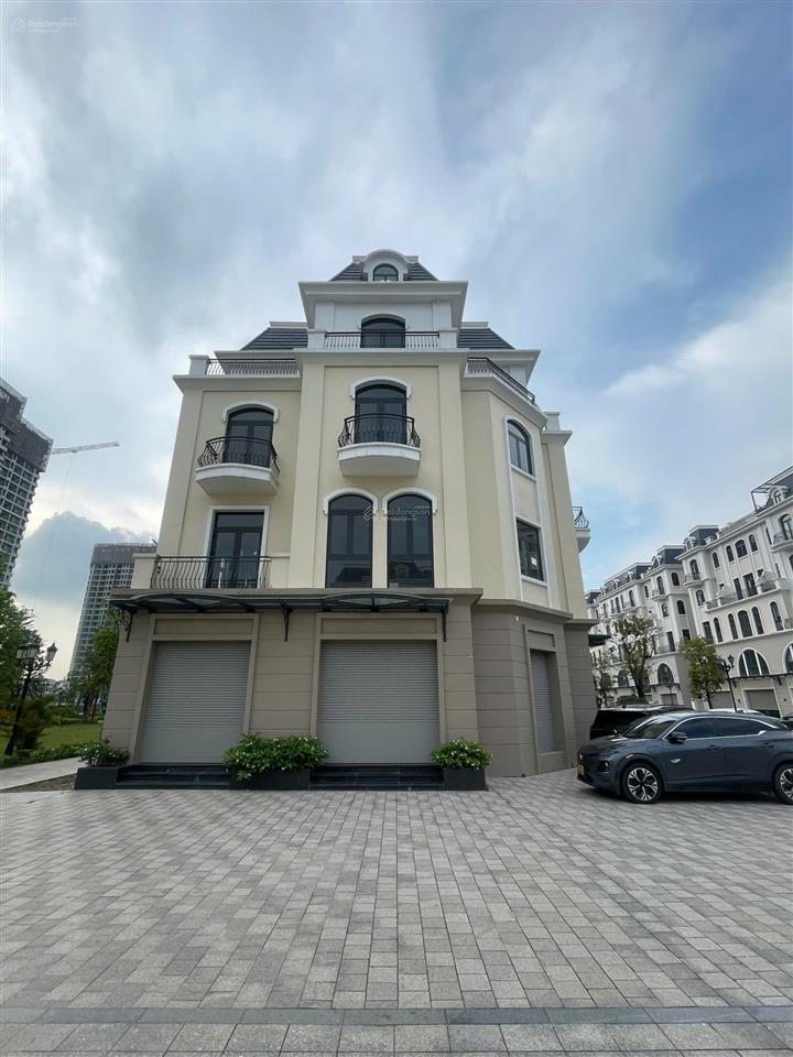 Mở rộng việc kinh doanh, nhượng lại căn biệt thự đơn lập góc 3 mặt tiền rẻ hơn 5 tỷ so với lúc mua.
