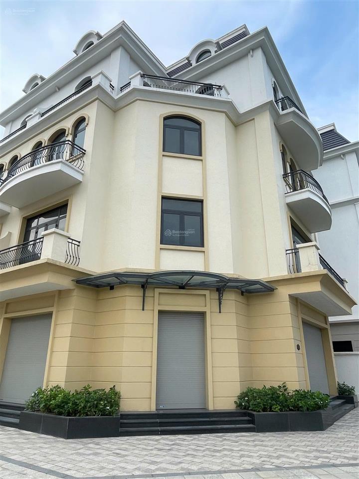 Muốn mua nhà bên mỹ cho con du học, cần nhượng lại căn biệt thự góc, rẻ hơn 6 tỷ so với lúc mua