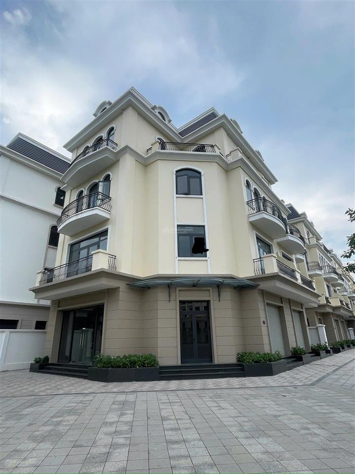 Mở rộng nhà máy sản xuất kinh doanh, muốn nhượng lại biệt thự góc, rẻ hơn 9 tỷ so với lúc mua