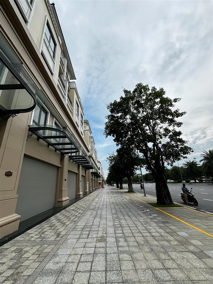 Muốn mở rộng việc kinh doanh, nhượng lại căn shophouse vị trí đắc địa, rẻ hơn 9 tỷ so với lúc mua