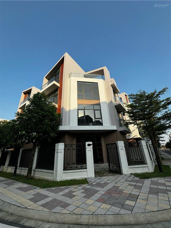 Muốn định cư nước ngoài, bán gấp căn biệt thự đơn lập góc vị trí đẹp, rẻ hơn 6 tỷ so với lúc mua