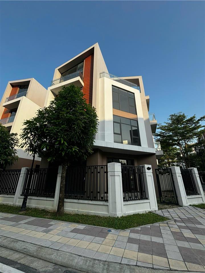 Muốn định cư nước ngoài, bán gấp căn biệt thự đơn lập góc vị trí đẹp, rẻ hơn 6 tỷ so với lúc mua