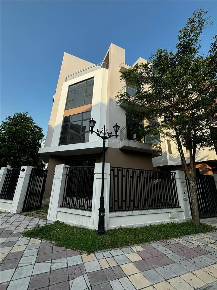Muốn định cư nước ngoài, bán gấp căn biệt thự đơn lập góc vị trí đẹp, rẻ hơn 6 tỷ so với lúc mua
