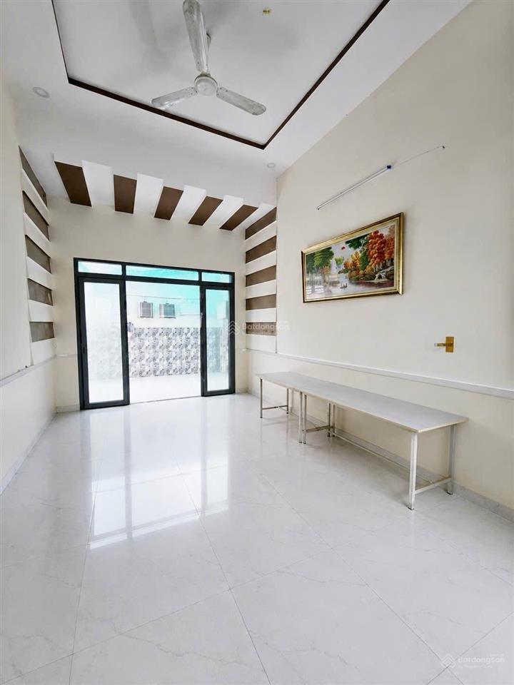 Chính chủ bán nhà cấp 4 đúc lửng, 105m2, 4pn, hẻm xe hơi nguyễn văn quá, nhỉnh 2 tỷ