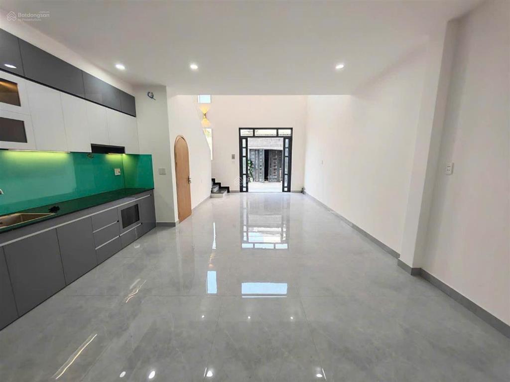 Chủ nhà đu đỉnh vàng giờ vàng xuống giá nên cần bán nhanh