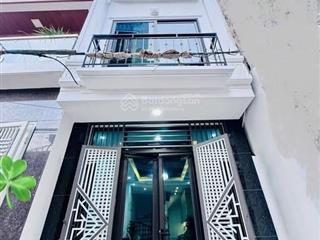 Bán nhà phân lô đường hoàng mai, trước nhà rộng 3m