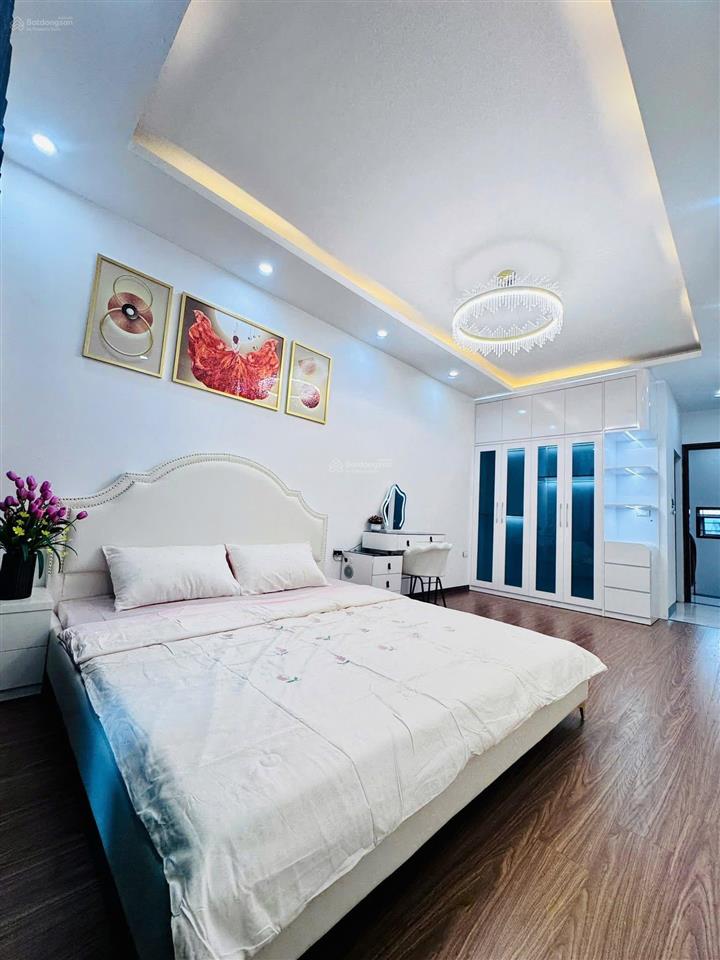 Bán nhà phân lô đường hoàng mai, trước nhà rộng 3m