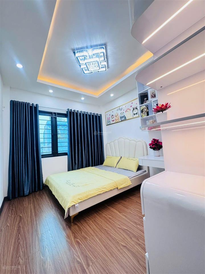 Bán nhà phân lô đường hoàng mai, trước nhà rộng 3m