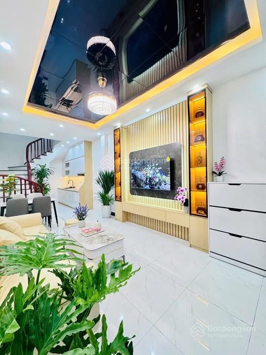 Bán nhà phân lô đường hoàng mai, trước nhà rộng 3m