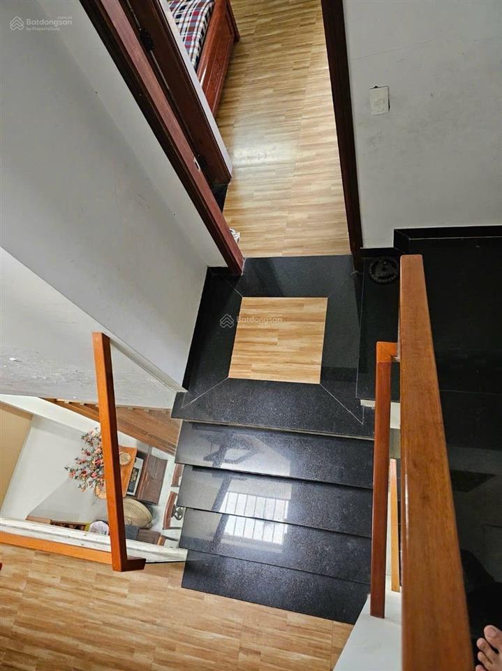 Bán nhà 3 tầng mt đường sát hồ tùng mậu, gần biển, chợ hải sản 70m² giá chỉ 6 tỷ