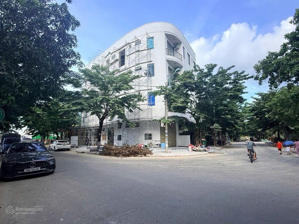 Bán toà căn hộ đường cách mạng tháng tám trung tâm cẩm lệ 195x15m gần hồ ,công vien dòng tiền 110tr