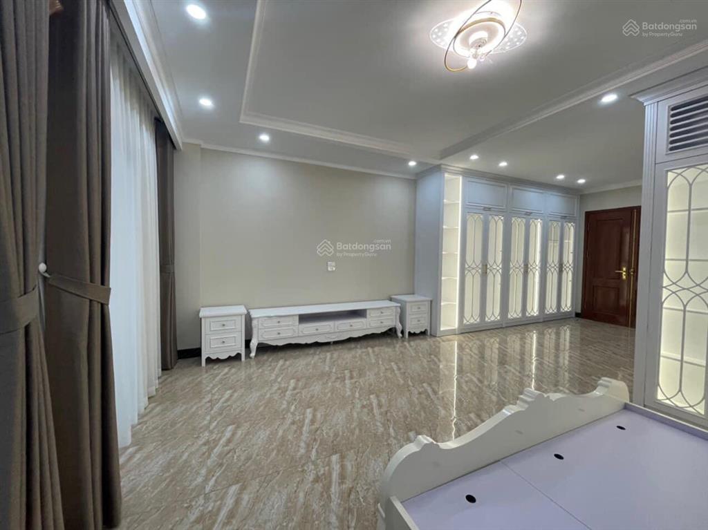 Bán tòa văn phòng 8 tầng và 1 hầm mặt phố bùi xương trạch 80m, giá 29 tỷ.