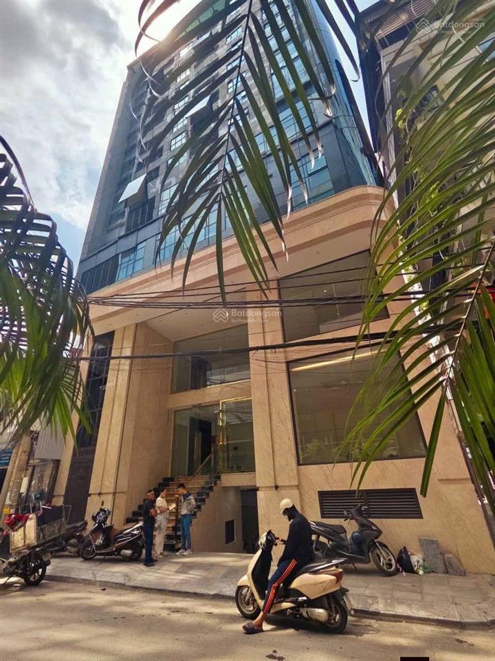 Bán toà nhà văn phòng phố lê văn lương, cầu giấy 105m2, 9t, mt 12m, doanh thu gần 2tỷ/năm.