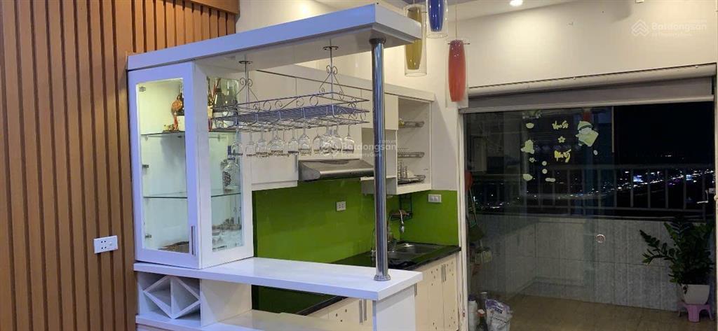 Căn hộ vp5 bán đảo linh đàm  tầng đẹp, view thoáng ban công nhìn hồ.