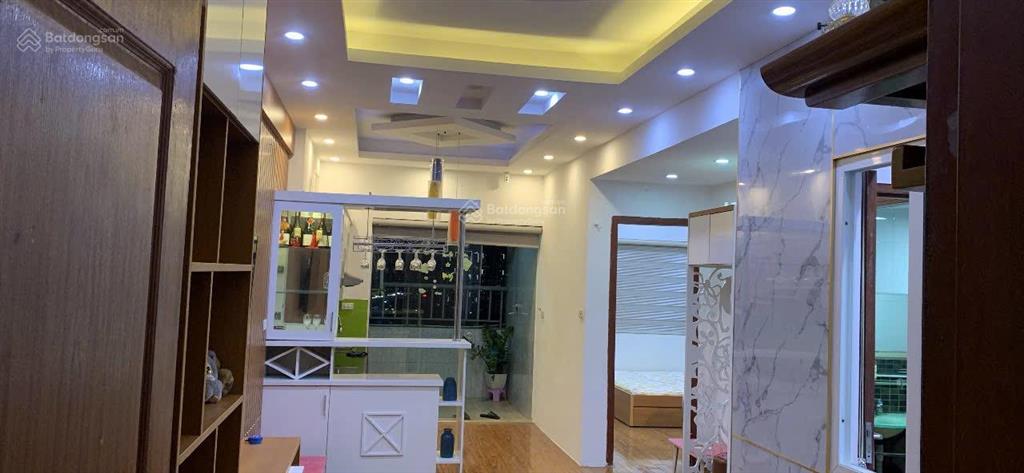 Căn hộ vp5 bán đảo linh đàm  tầng đẹp, view thoáng ban công nhìn hồ.