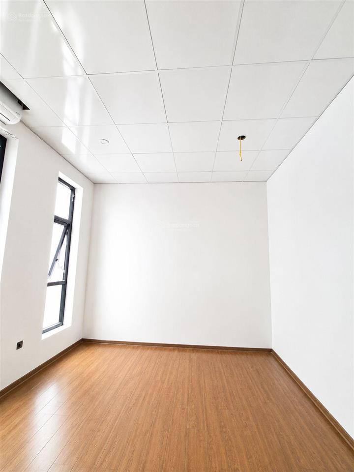 Cho thuê văn phòng 21m2 giá 5 triệu sàn, trần, điều hòa đầy đủ