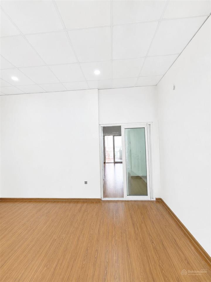 Cho thuê văn phòng 21m2 giá 5 triệu sàn, trần, điều hòa đầy đủ