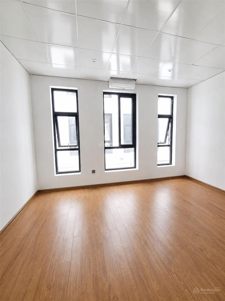 Cho thuê văn phòng 21m2 giá 5 triệu sàn, trần, điều hòa đầy đủ