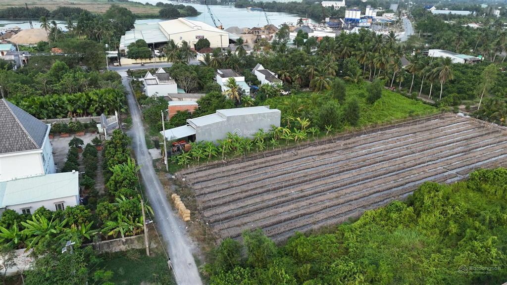 Bán đất gần happyland, 5,2 tỷ, 2600 m2 đã tách làm 2 sổ ấp 1 bình đức bến lức, long an,