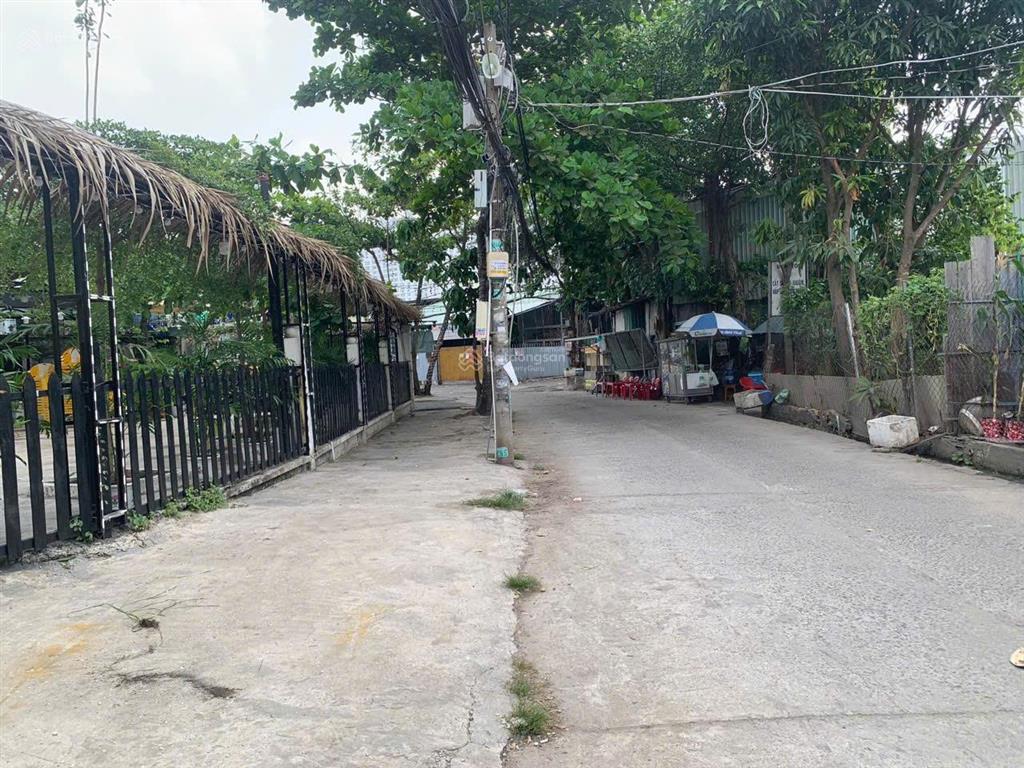 Lê văn lương. pk  đất full thổ cư kèm nhà cấp 4, 144.1m2 mt 5.60m