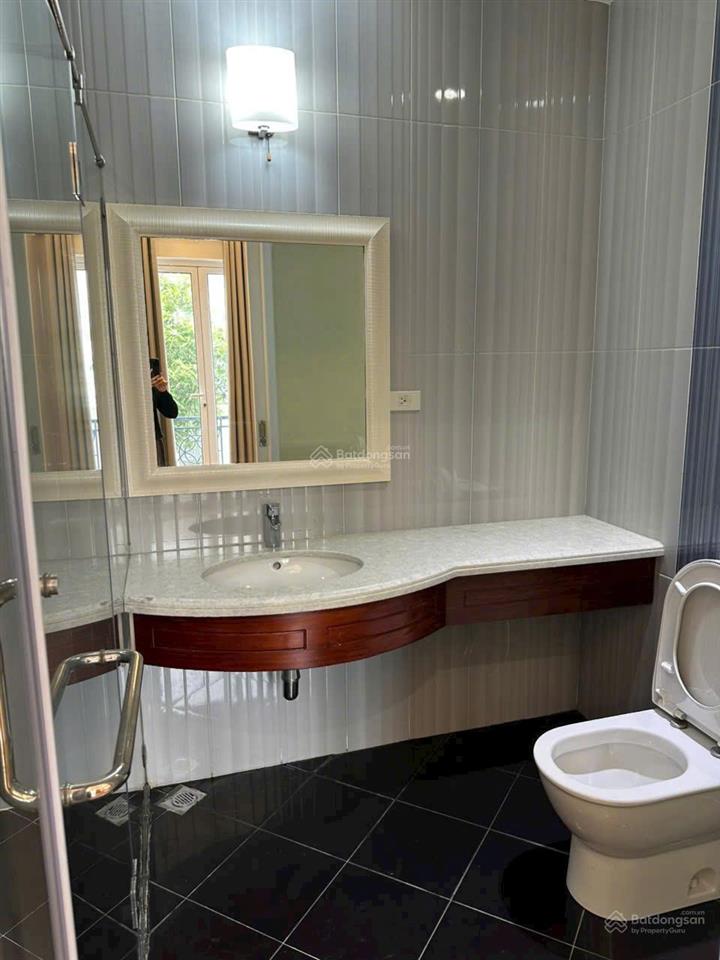 Cho thuê biệt thự vinhomes riverside khu hoa lan view sông gần trường bis giá 65tr/tháng