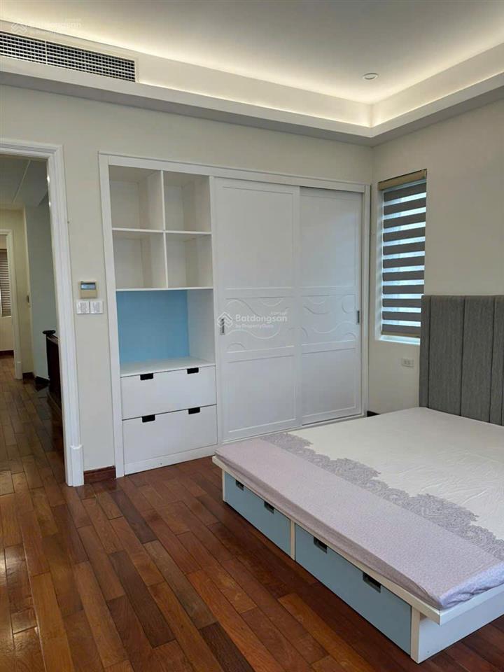 Cho thuê biệt thự vinhomes riverside khu hoa lan view sông gần trường bis giá 65tr/tháng