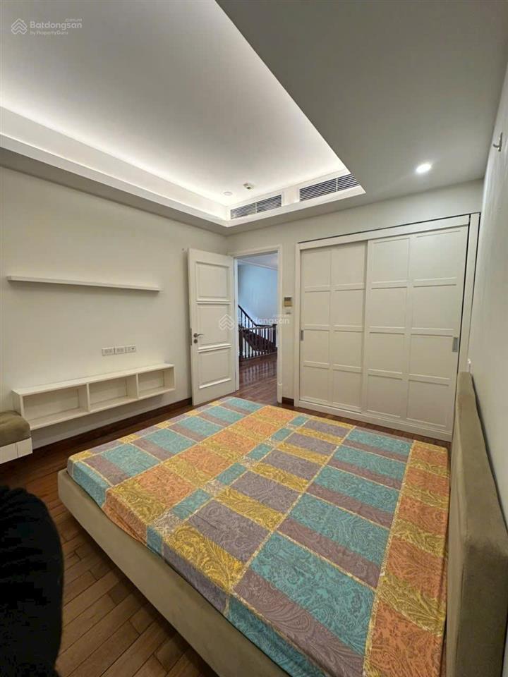 Cho thuê biệt thự vinhomes riverside khu hoa lan view sông gần trường bis giá 65tr/tháng