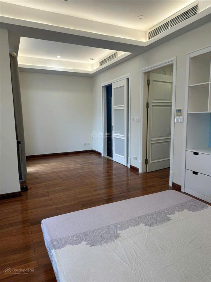 Cho thuê biệt thự vinhomes riverside khu hoa lan view sông gần trường bis giá 65tr/tháng
