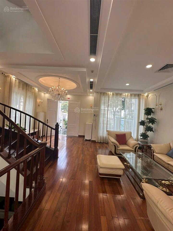 Cho thuê biệt thự vinhomes riverside khu hoa lan view sông gần trường bis giá 65tr/tháng