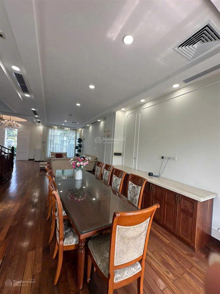 Cho thuê biệt thự vinhomes riverside khu hoa lan view sông gần trường bis giá 65tr/tháng
