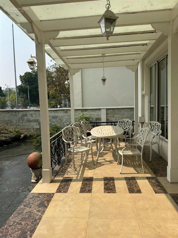 Cho thuê biệt thự vinhomes riverside khu hoa lan view sông gần trường bis giá 65tr/tháng