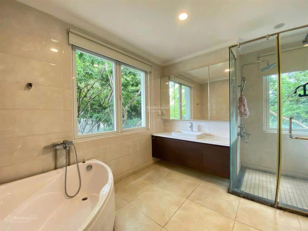 Cho thuê biệt thự đơn lập hoa sữa 5 ngủ view sông  giá tốt tại vinhomes riverside long biên