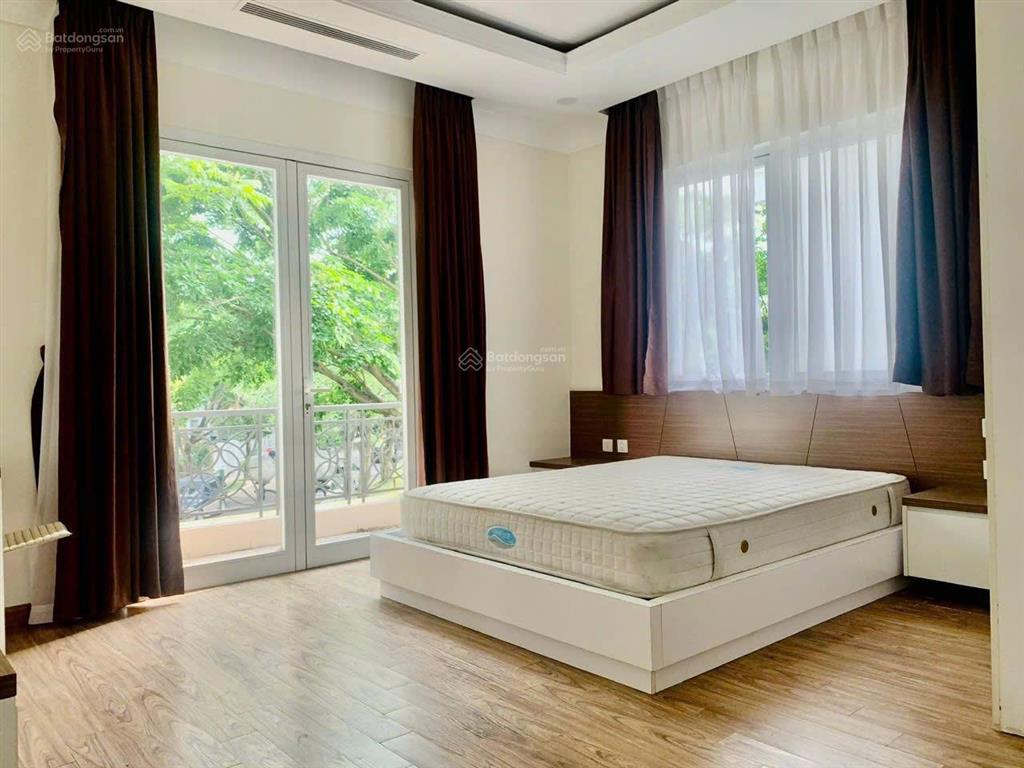 Cho thuê biệt thự đơn lập hoa sữa 5 ngủ view sông  giá tốt tại vinhomes riverside long biên