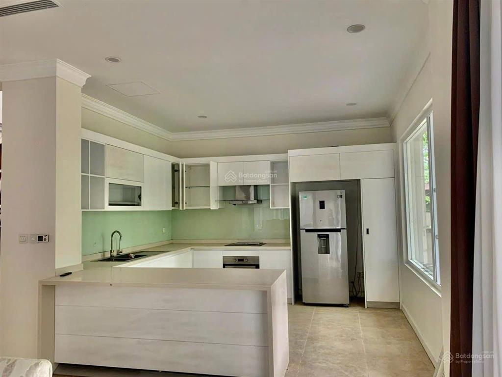 Cho thuê biệt thự đơn lập hoa sữa 5 ngủ view sông  giá tốt tại vinhomes riverside long biên