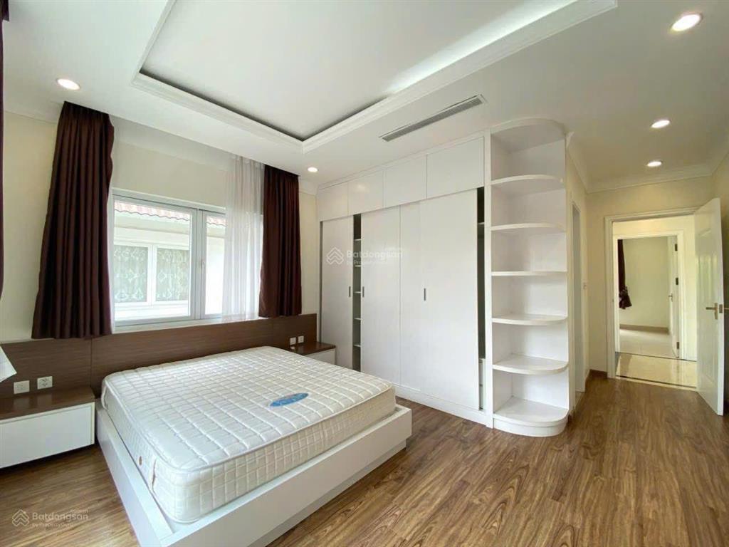 Cho thuê biệt thự đơn lập hoa sữa 5 ngủ view sông  giá tốt tại vinhomes riverside long biên