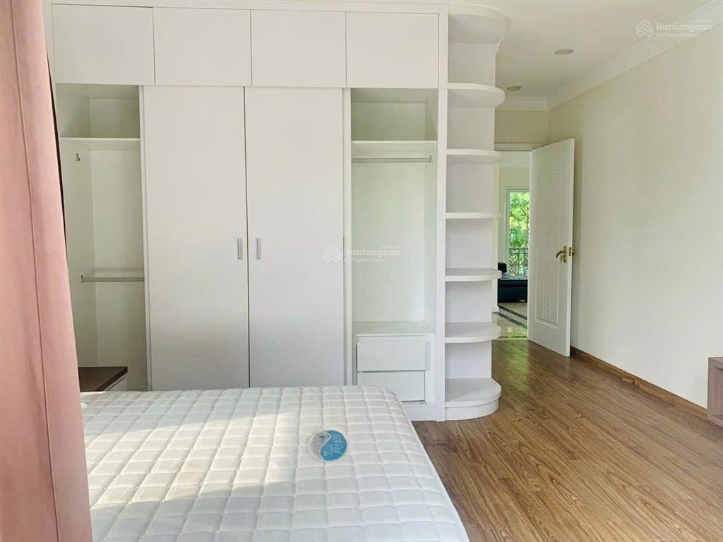 Cho thuê biệt thự đơn lập hoa sữa 5 ngủ view sông  giá tốt tại vinhomes riverside long biên