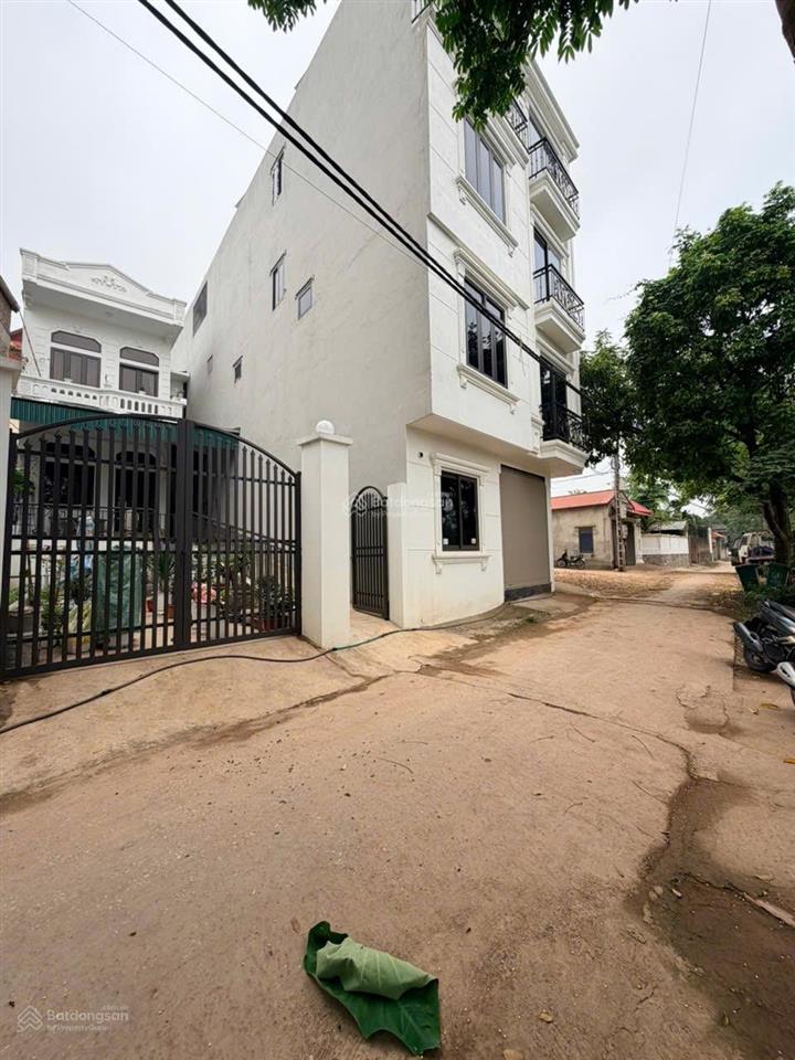 Nhà ô tô đỗ cửa tại phụng châu, 3,6 tỷ, 32m2 4tầng, view hồ, gần các trường đại học