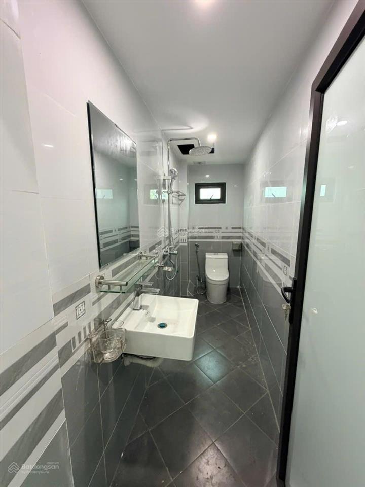 Nhà ô tô đỗ cửa tại phụng châu, 3,6 tỷ, 32m2 4tầng, view hồ, gần các trường đại học